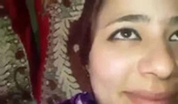 Kashmiri Muslim Wife Cheating & Getting Naughty with Boyfriend