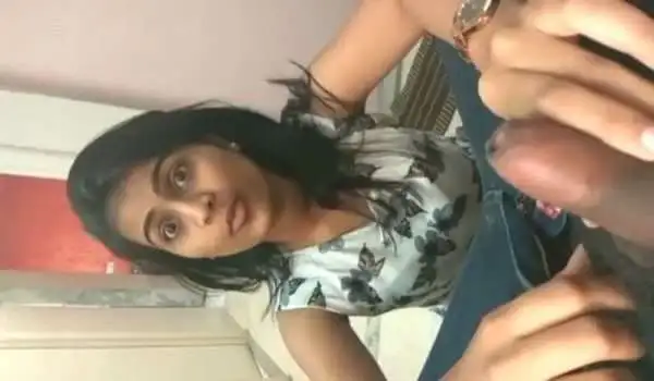 Seductive Delhi Girl’s Wild Duck Sucking Video Goes Viral